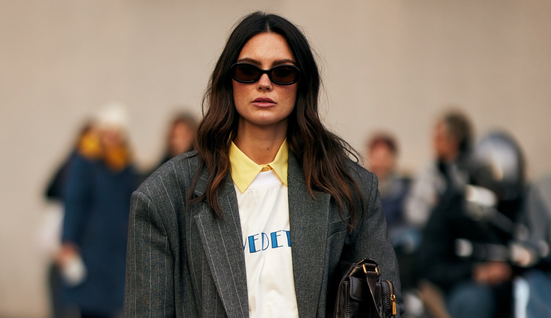 Αυτά είναι τα sneakers που πρωταγωνιστούν τώρα στο street style - εικόνα 1