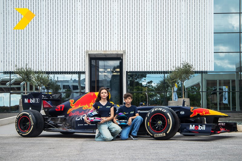 Jason & Nefeli - RB7_ALUMIL Showroom