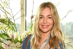 Το απόλυτο φθινοπωρινό look της Sienna Miller και πώς να το αντιγράψεις - εικόνα 9