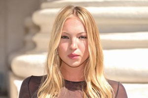 Ξέχνα την καμπαρντίνα: Αυτό το stylish παλτό θα την αντικαταστήσει το φετινό φθινόπωρο - εικόνα 1