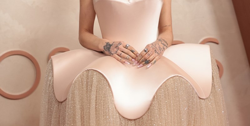 nails