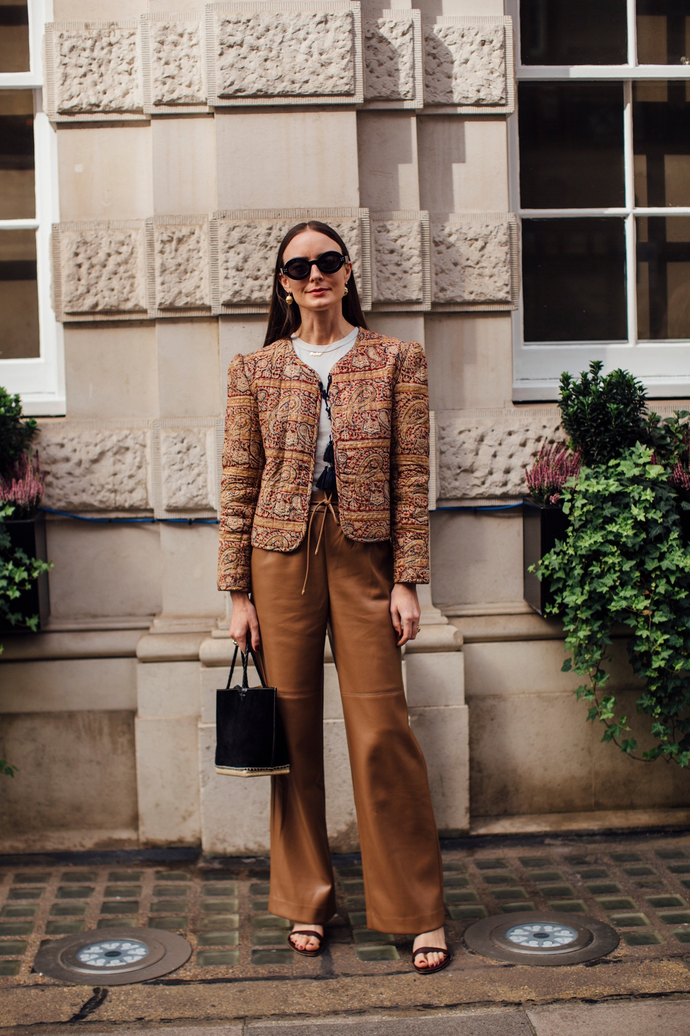 Το πιο stylish combo που φορούν τώρα τα it-girls βρίσκεται ήδη στην ντουλάπα σου - εικόνα 1