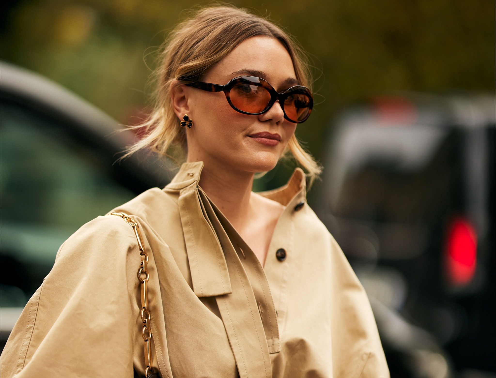 Get inspo: Η Hailey Bieber επιβεβαιώνει την επιστροφή αυτού του 90s sneaker - εικόνα 2