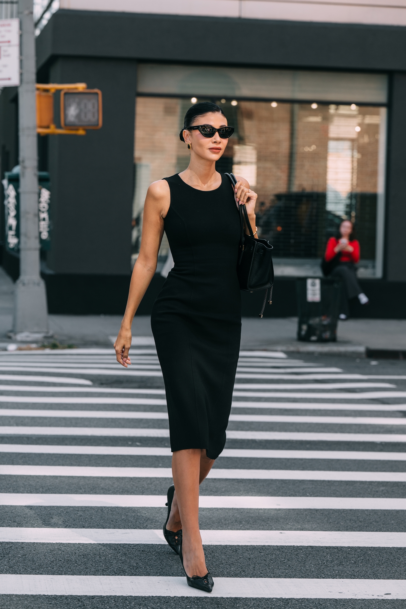 Moonlight Glow: Πώς θα εντάξεις το ασημί στα λουκ της festive περιόδου - εικόνα 6