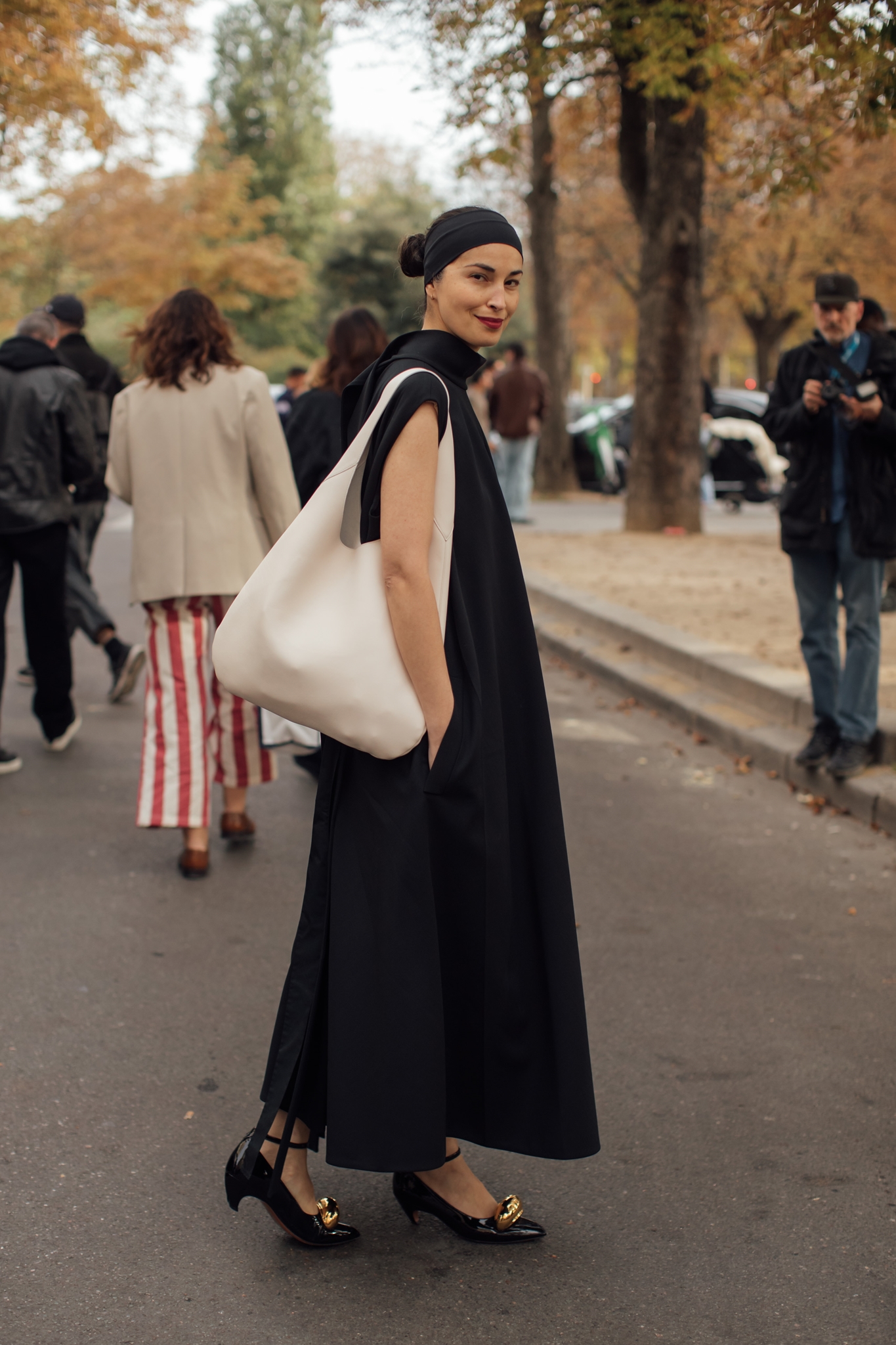 Το glossy τζάκετ από Massimo Dutti που θα φοράς από το πρωί μέχρι το βράδυ - εικόνα 2