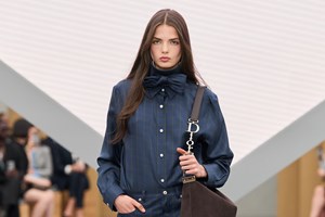 Jennifer Lawrence: Το ανατρεπτικό Dior look στο κόκκινο χαλί του Φεστιβάλ της Ρώμης - εικόνα 1