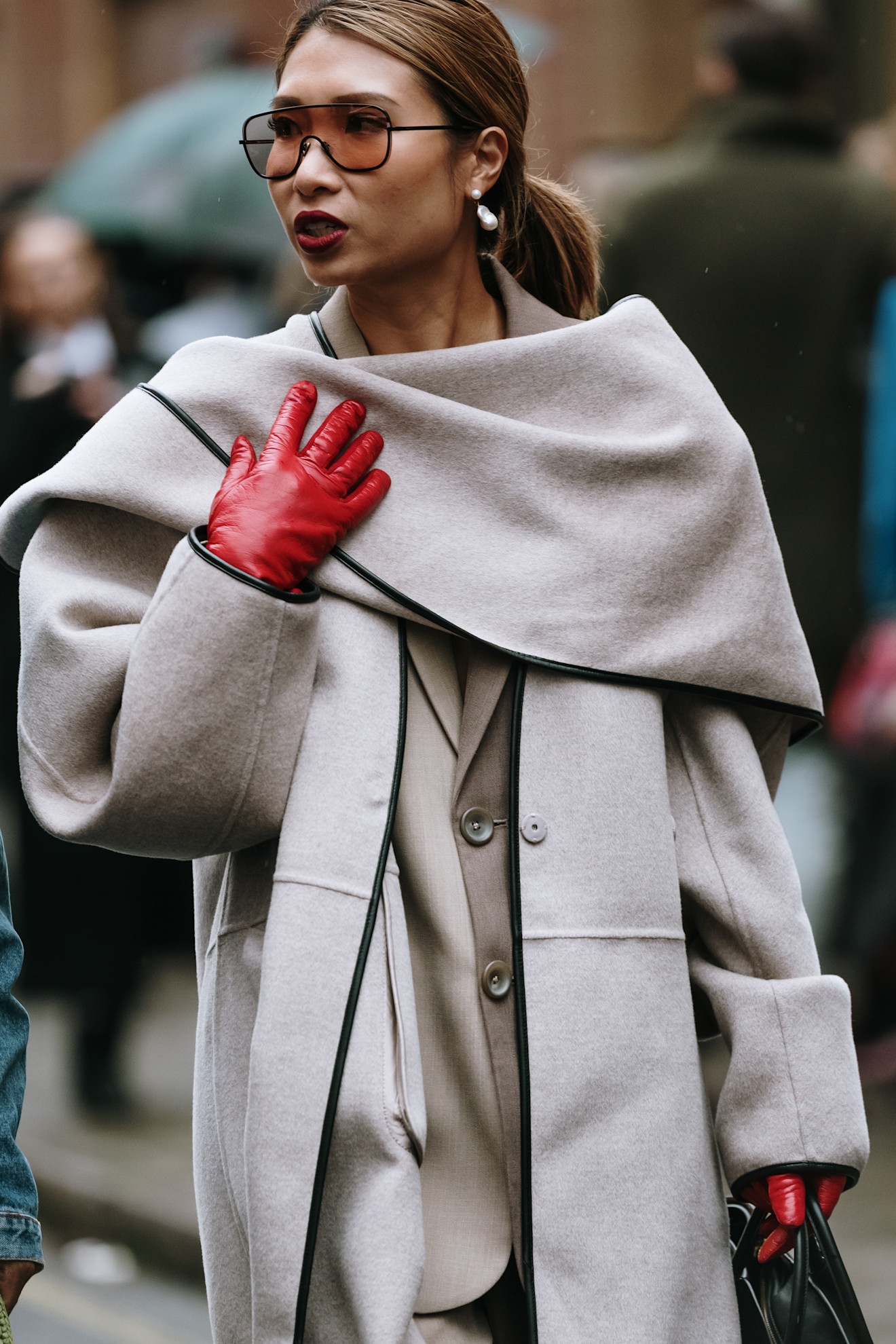 Rich girl energy: Αυτά τα αξεσουάρ αποπνέουν πολυτέλεια σε κάθε λουκ - εικόνα 1