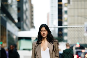 Ugly shoes: Τα άσχημα sneakers που θα σε ιντριγκάρουν να δοκιμάσεις φέτος το φθινόπωρο - εικόνα 1