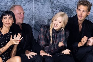 Zoë Kravitz: Στην αγκαλιά του Austin Butler μόνο με τα εσώρουχά της - εικόνα 1