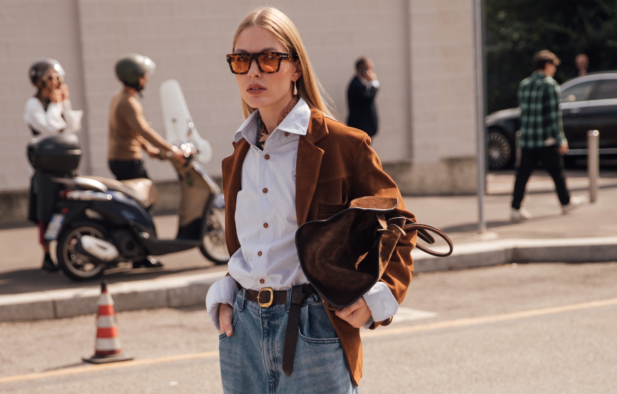 4 λάθη που κάνεις όταν φοράς wide-leg παντελόνι - εικόνα 1