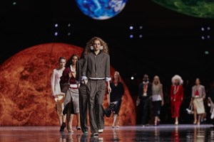 Chanel Métiers d’Art 2026: Ραντεβού στο μετρό - εικόνα 29