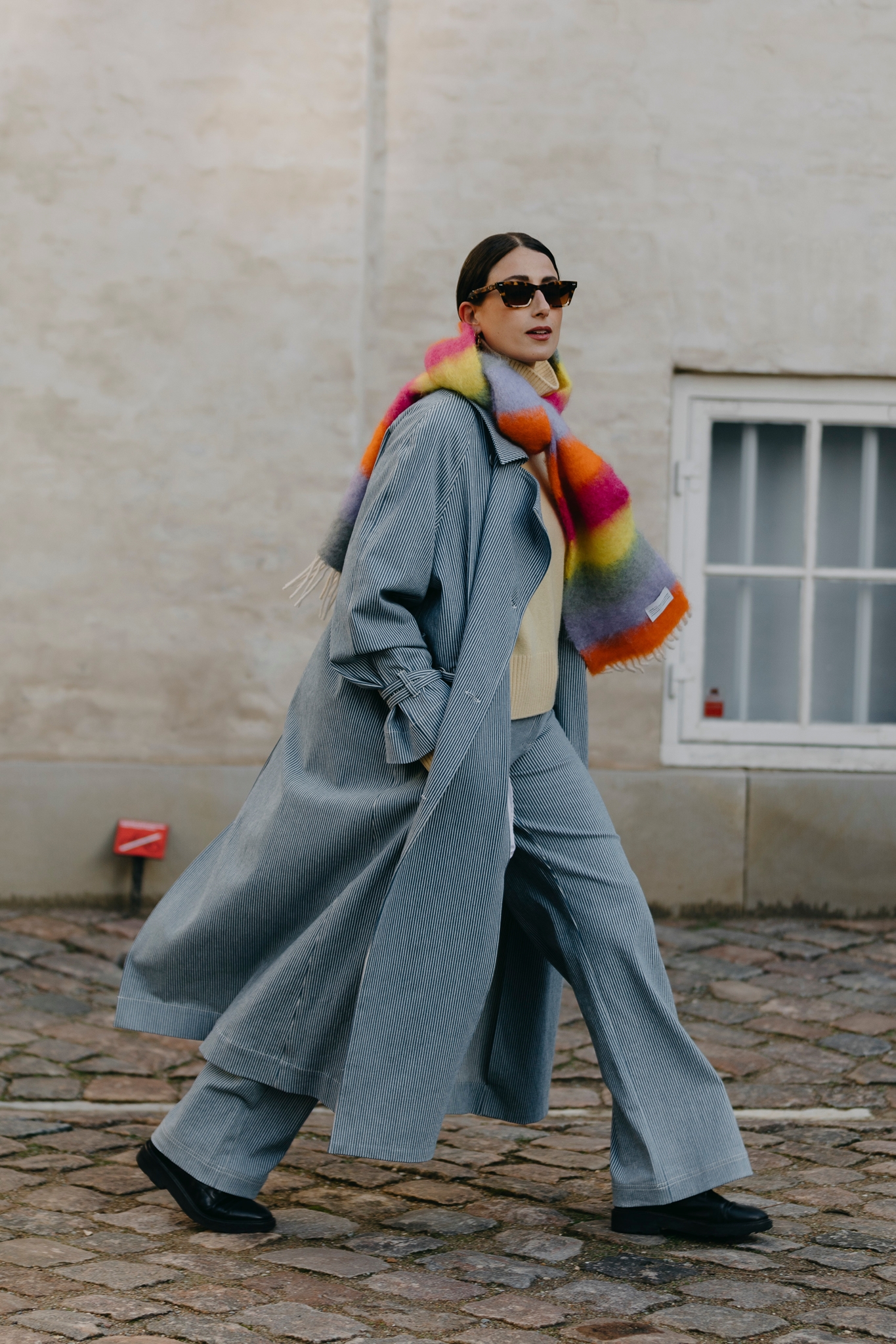 Ξέχνα το καλσόν: Αυτή η τάση θα αναδείξει τα χειμερινά λουκ σου - εικόνα 14