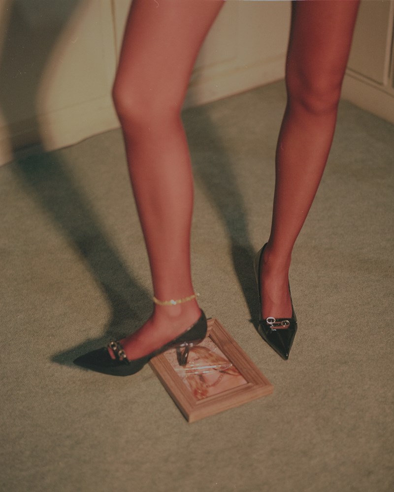 synola_crime_scene_elle_gr