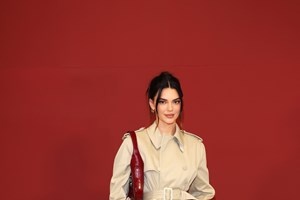 Αυτή η γούνα από Stradivarius είναι ό,τι πιο cozy θα φορέσεις τον χειμώνα - εικόνα 3