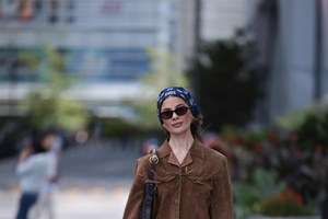 How to: Πώς θα φορέσεις το μεταξωτό μαντίλι αυτό το καλοκαίρι - εικόνα 1