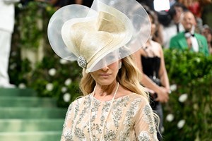 Sarah Jessica Parker: Ποιο item από την γκαρνταρόμπα της δεν φορούν πλέον οι κόρες της; - εικόνα 1