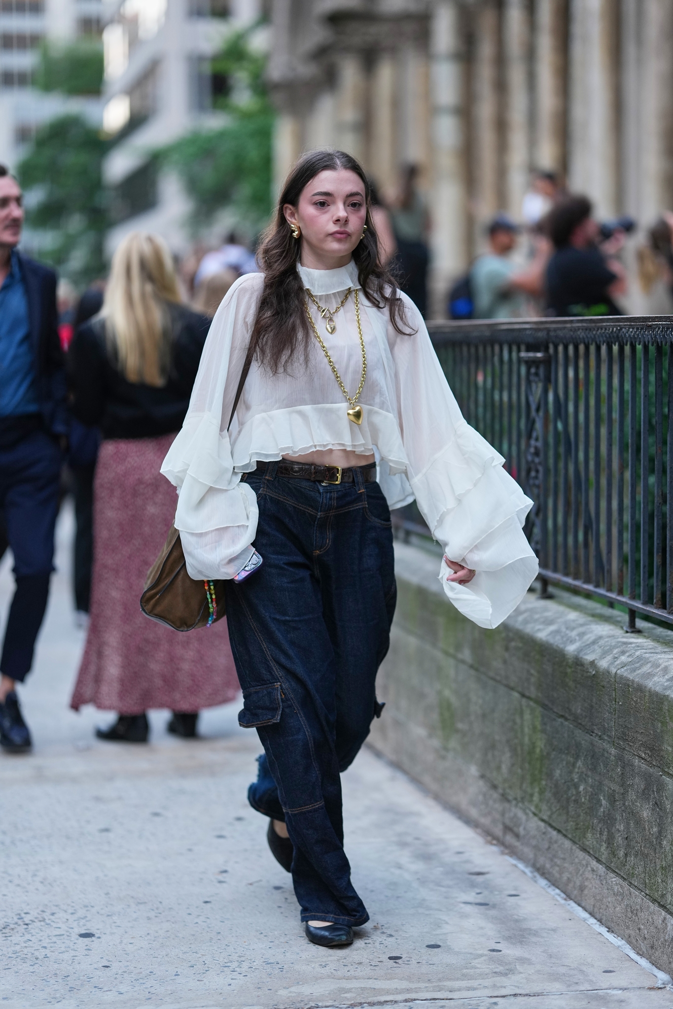 Christmas loading: Με αυτό το φόρεμα από H&M θα σε κοιτούν όλοι - εικόνα 2