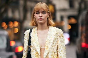 Αυτά είναι τα blazers που επιλέγουν οι fashion experts ως πανωφόρια για τη σεζόν - εικόνα 1