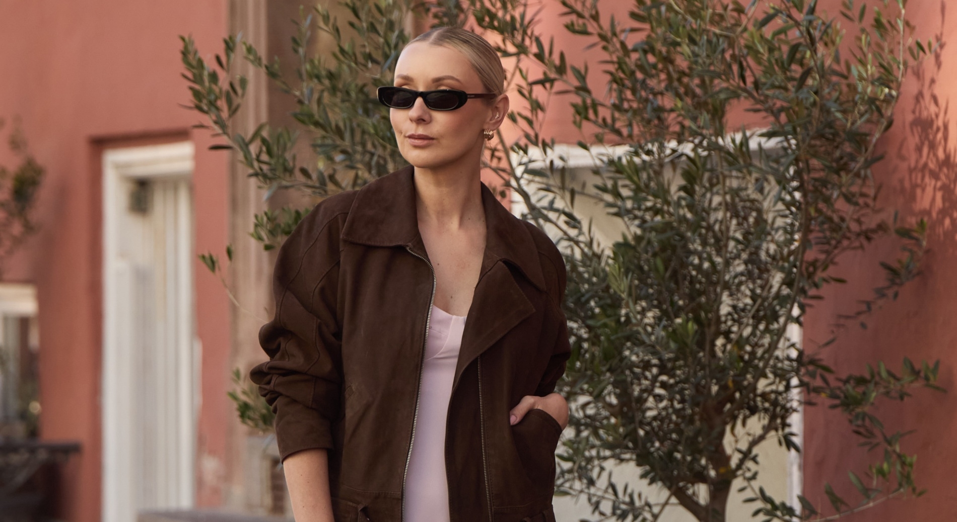 Η Daisy Edgar-Jones φόρεσε το πιο hot top για το καλοκαίρι (που ίσως έχεις στην ντουλάπα σου) - εικόνα 2