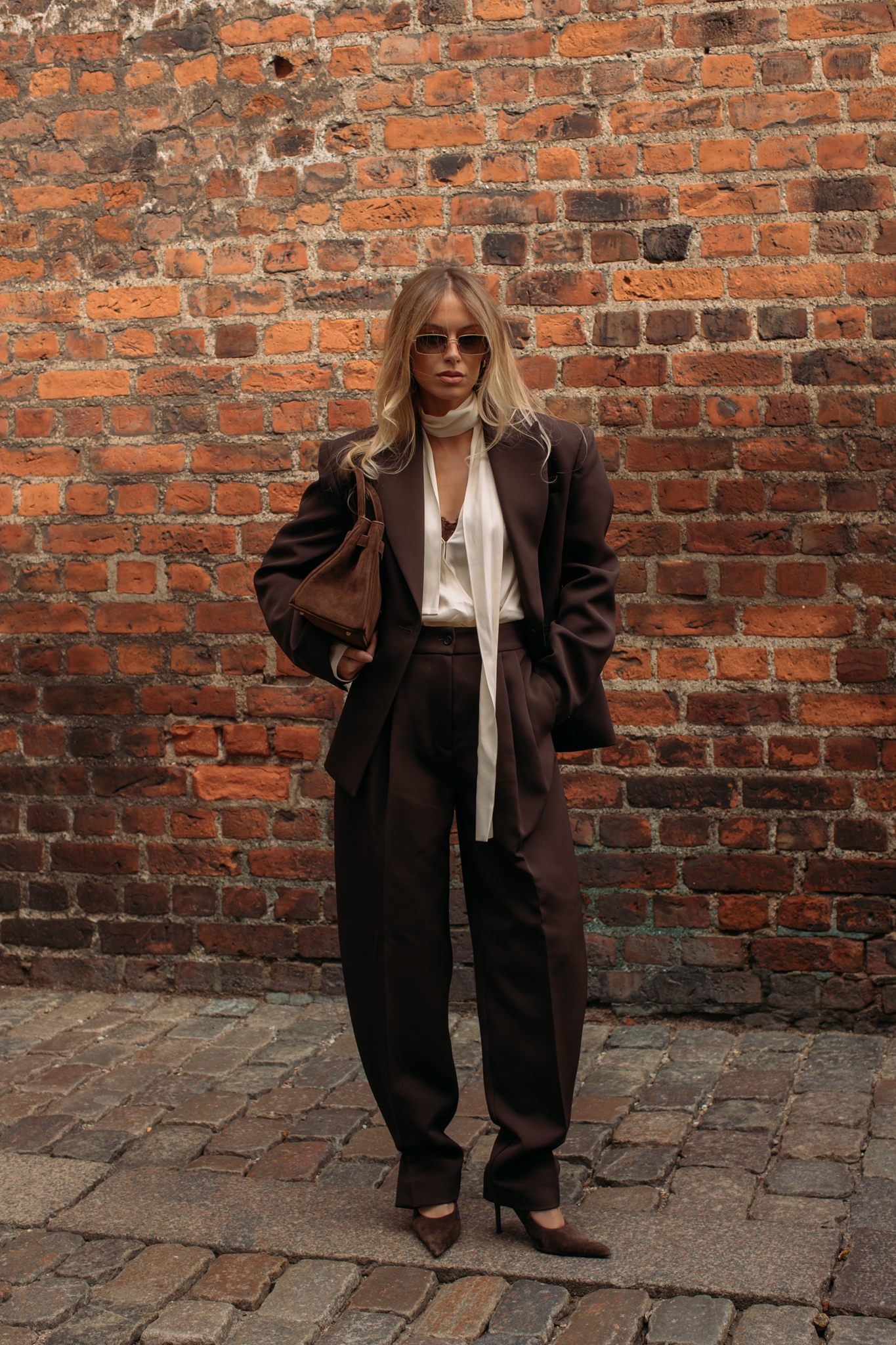 Όλα τα κουλ κορίτσια φοράνε αυτά τα sneakers τώρα - εικόνα 12