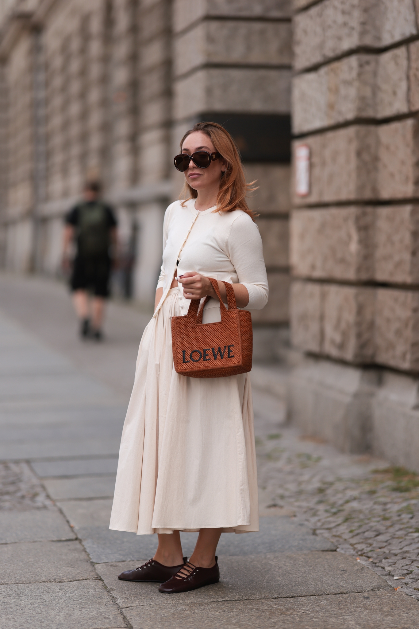 Νέες αφίξεις: Η viral ψάθινη τσάντα από H&M που θα βλέπουμε παντού το καλοκαίρι - εικόνα 2