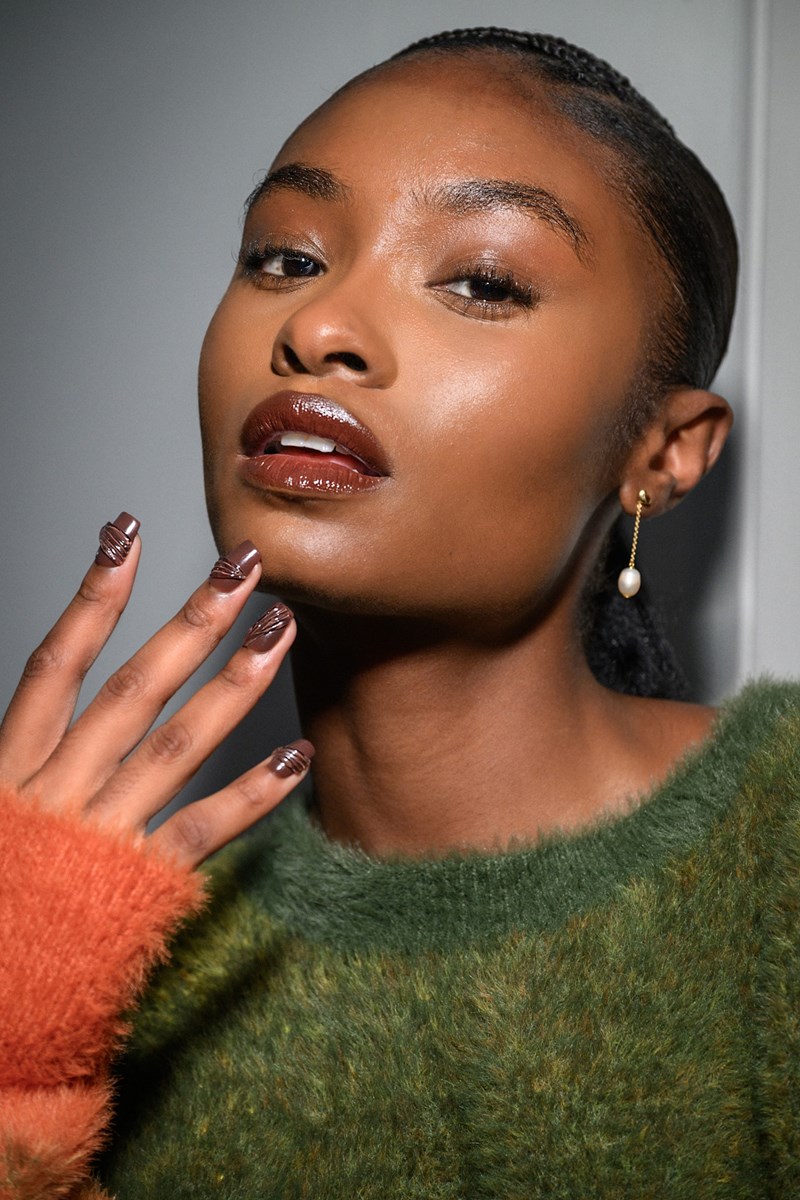 nails