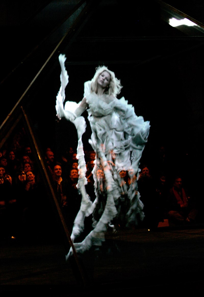 alexander_mcqueen_elle_gr