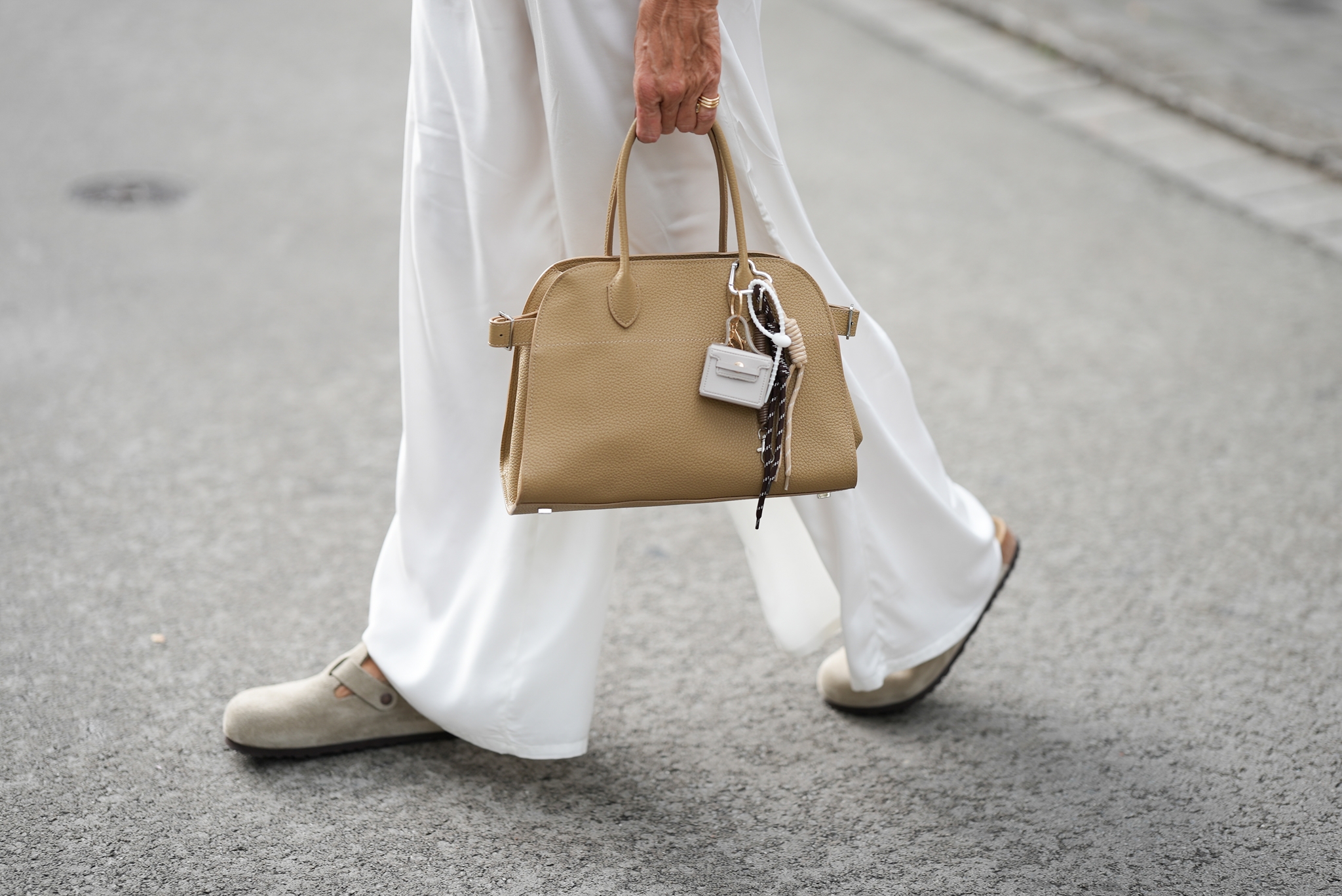 Τα sneakers που ψάχνουν τώρα όλες οι fashion lovers (και μη) - εικόνα 7