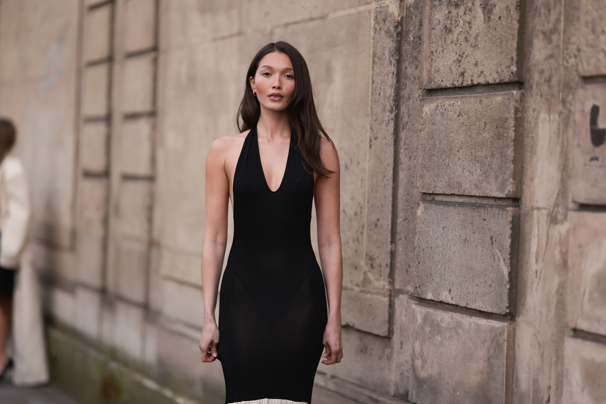 Κάτω από 35 ευρώ: Με αυτή την ψάθινη τσάντα θα βγάλεις όλο το καλοκαίρι - εικόνα 2