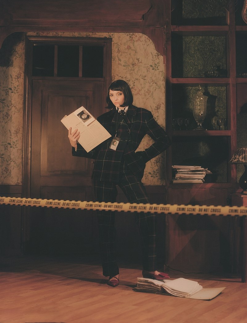 synola_crime_scene_elle_gr
