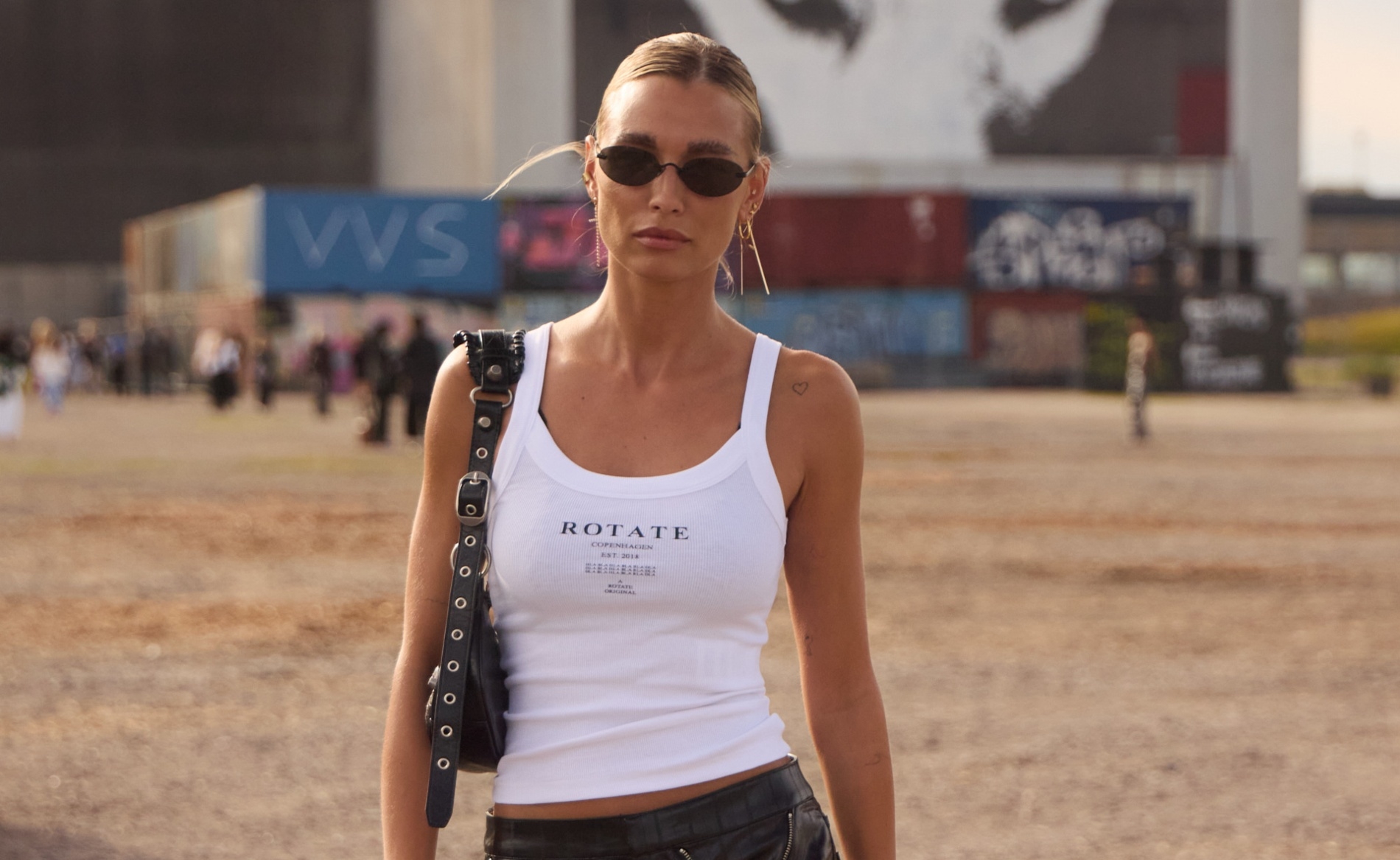 Βρήκαμε τα mules που θα γίνουν η νέα εμμονή σου την άνοιξη - εικόνα 5