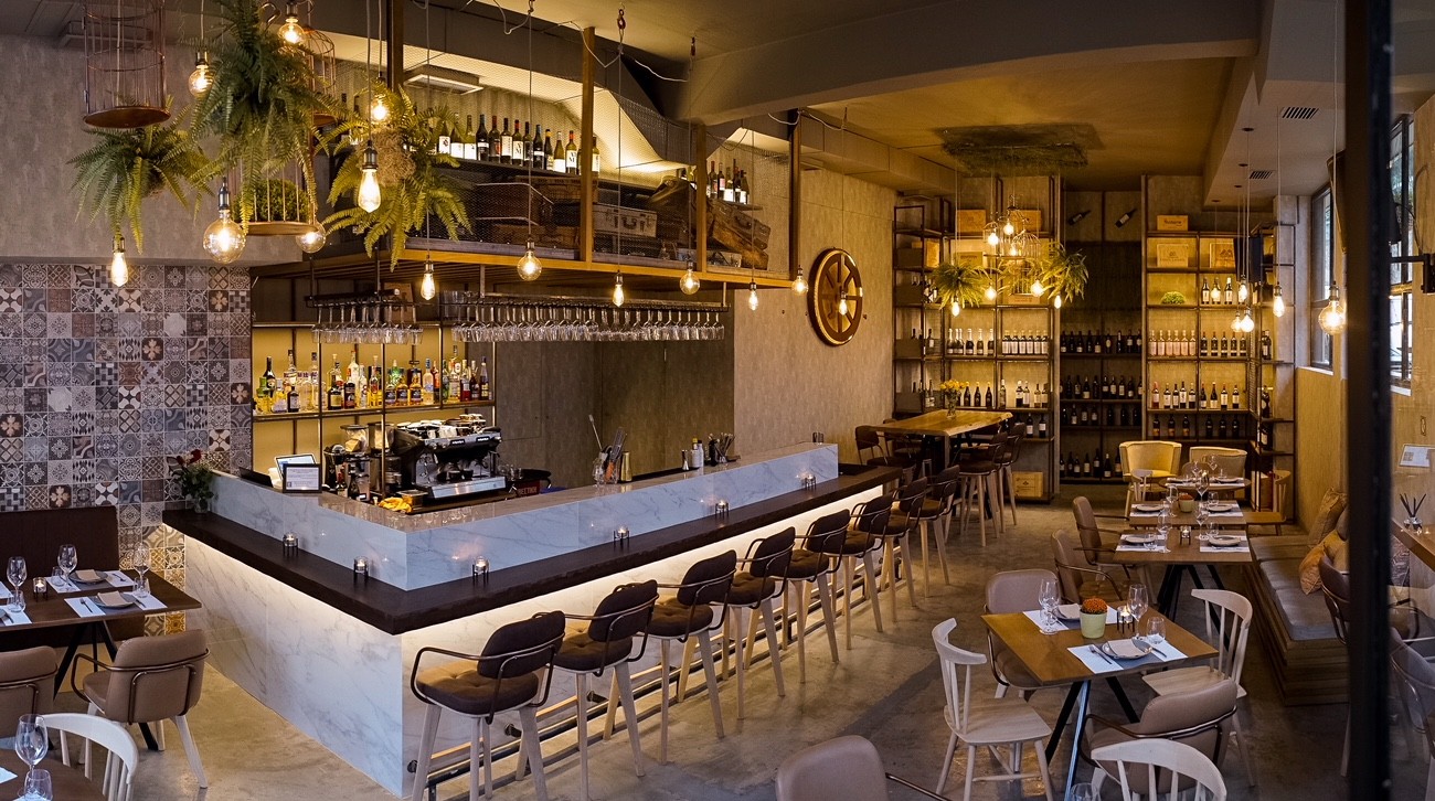 Σε αυτό το wine bar θα απολαύσεις τις ωραιότερες καλοκαιρινές βραδιές