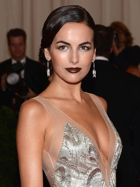 Brown Lips: Η τάση στα χείλη που θα δεις παντού φέτος