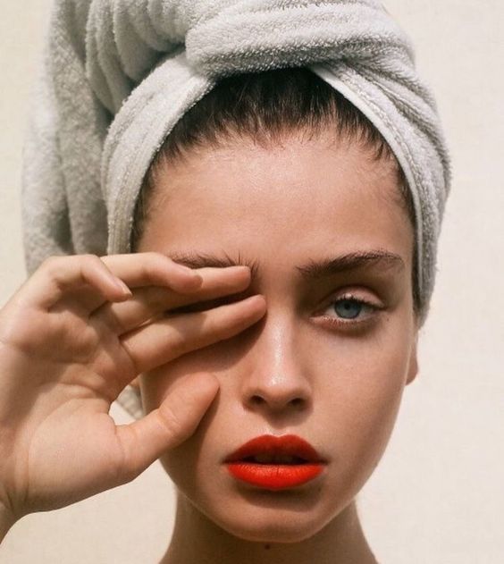 Αυτές είναι οι καλύτερες και οι χειρότερες τροφές για την ενήλικη ακμή