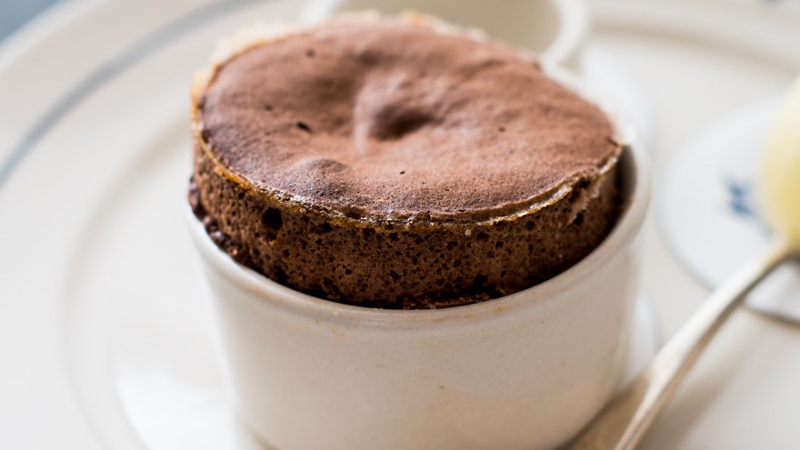 Εσείς θα δοκιμάσετε το πιο εύκολο σουφλέ σοκολάτας;