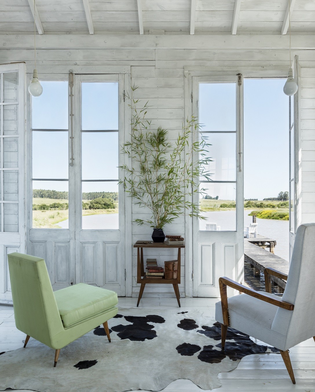 Ένα φωτεινό σπίτι που θα σου φτιάξει αμέσως τη διάθεση