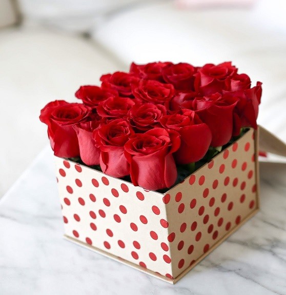 Δες πώς θα φτιάξεις ένα υπέροχο κουτί με λουλούδια