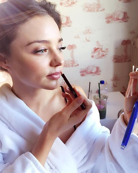 Tips για ένα αναζωογονητικό αφρόλουτρο από τη Μιράντα Κερ