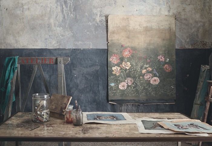Ένα ατμοσφαιρικό σπίτι που θυμίζει ατελιέ ζωγραφικής