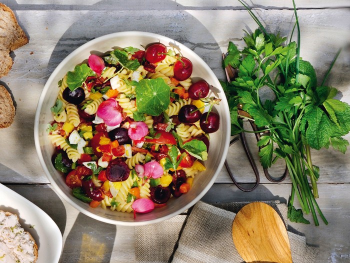 6 δροσερές σαλάτες κάνουν τη διαφορά στο τραπέζι