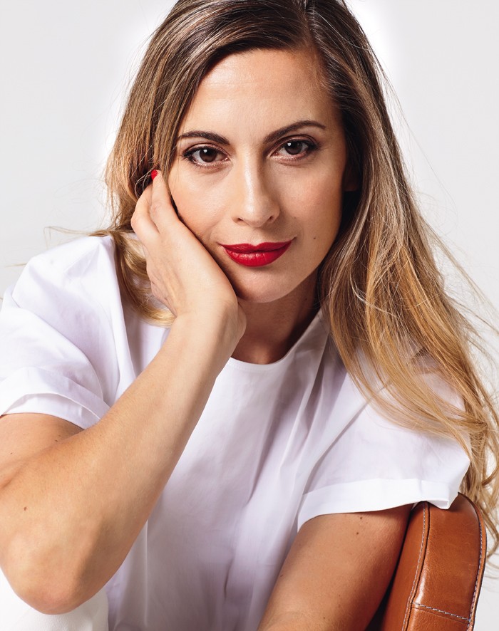 H Βίκυ Βολιώτη μιλά στο ELLE για την παράσταση Αμύντας