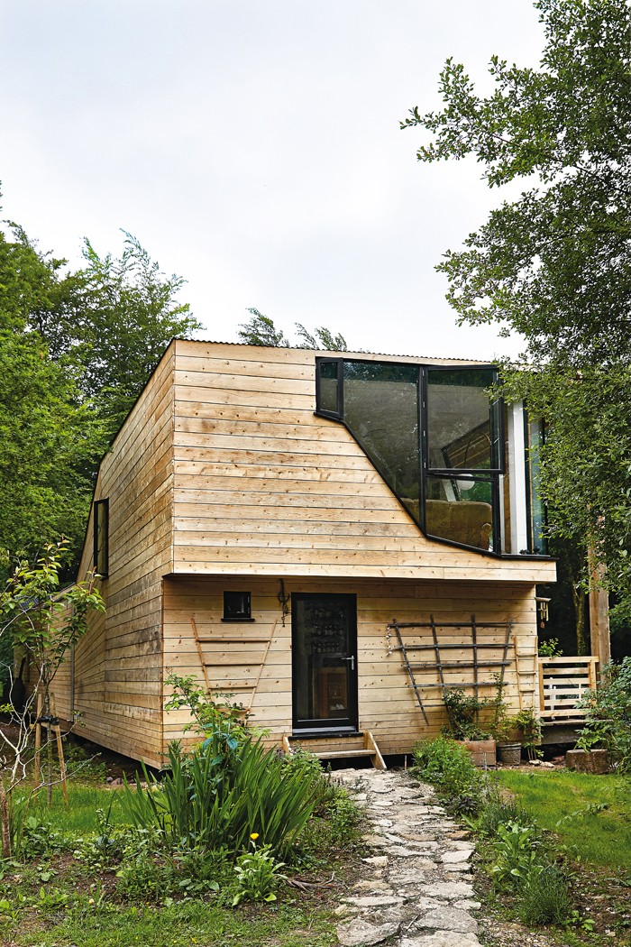 Ένα πρωτότυπο εξοχικό με οικολογική συνείδηση