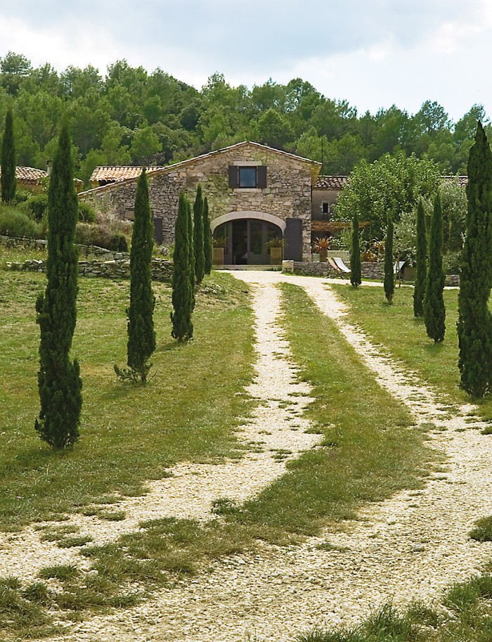 Ευτυχισμένες μέρες σε έναν παλιό αχυρώνα στη νότια Γαλλία