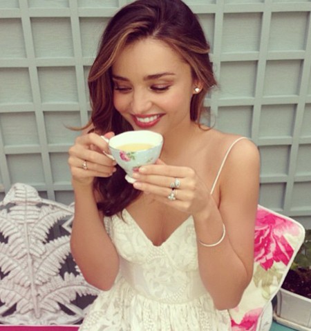 Γιατί η Miranda Kerr πίνει κάθε μέρα ξύδι;