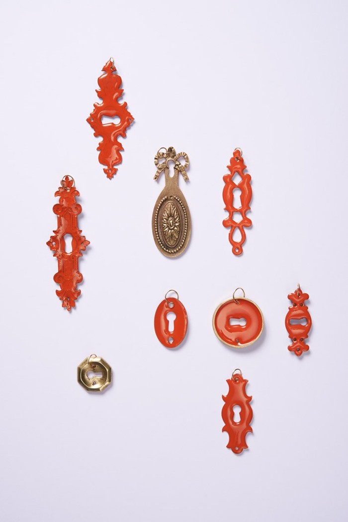 Καρφίτσες που κρύβουν παράλληλους κόσμους