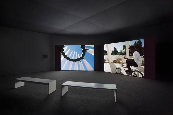 Ο σκηνοθέτης της Beyonce παρουσιάζει το εικαστικό έργο του στην Αθήνα