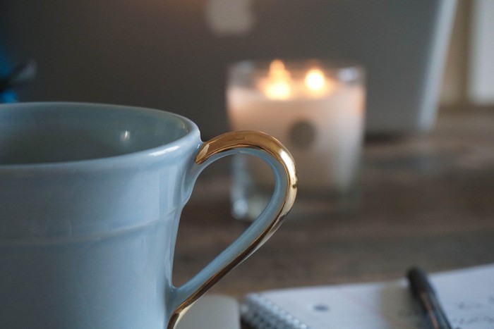 Η ευτυχία που γεννιέται στο κρύο και το σκοτάδι, σε ένα εικαστικό πρότζεκτ