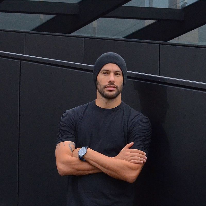 O sexy Έλληνας αρχιτέκτονας που έγινε διεθνώς γνωστός στο Instagram