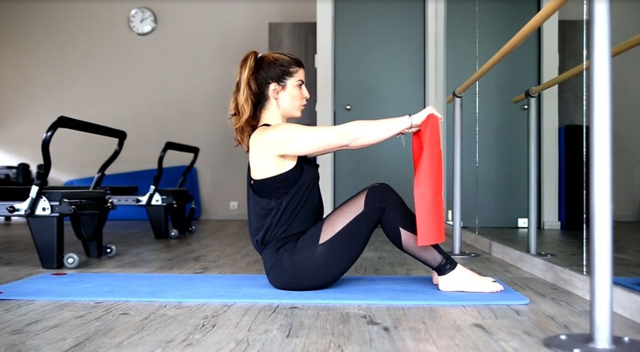 ELLE VIDEO: Να πώς θα κάνετε μόνες σας pilates στο σπίτι