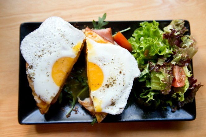 Για κοκτέιλ και brunch κάνουμε στάση στο Big Mouth